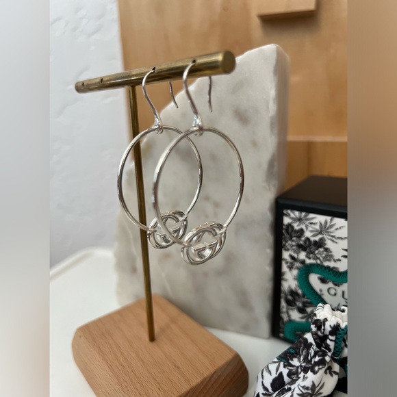 NIB GUCCI GG Britt 925 Silver Hoop Earrings w/ Pouch - Picture 13 of 15